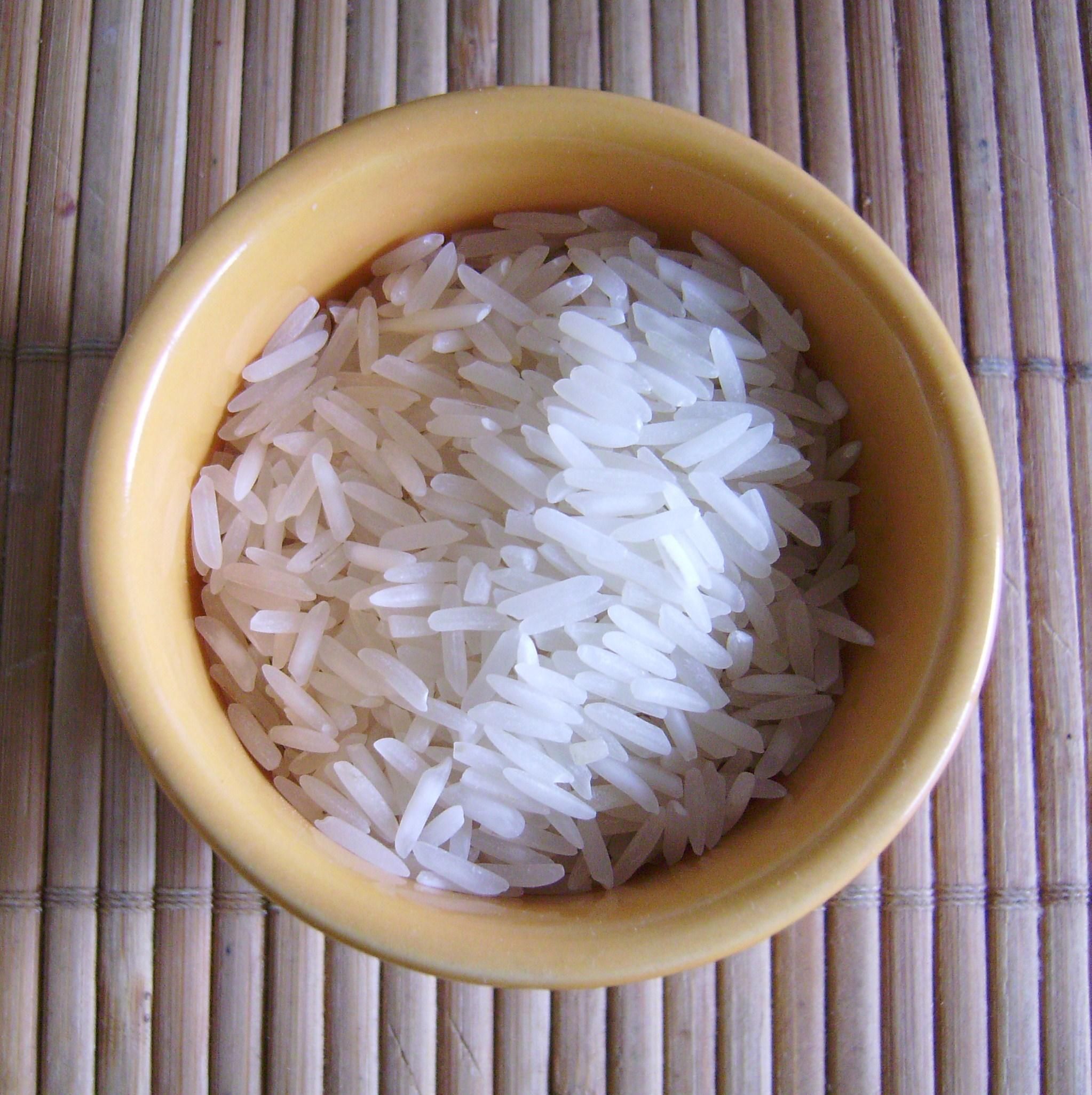 Cuisson du riz au micro-ondes.